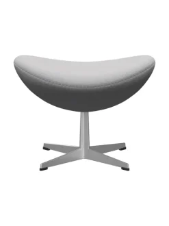 3127 Fodskammel til Ægget af Arne Jacobsen stofgr. 2