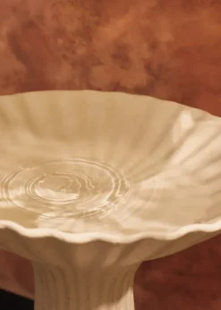 Fountain Pedestal Bowl, Ivory fra Ferm Living