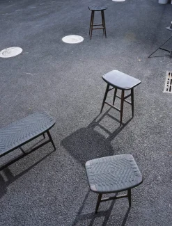 Freja bænk, sort eg/sort flet fra Stellar Works