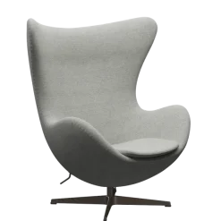 3316 Ægget loungestol, stel i brown bronze af Arne Jacobsen