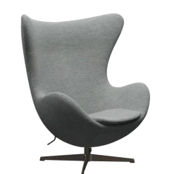 3316 Ægget loungestol, stel i brown bronze af Arne Jacobsen