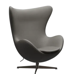 3316 Ægget loungestol, stel i brown bronze af Arne Jacobsen