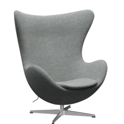 3316 Ægget loungestol, stel i børstet aluminium af Arne Jacobsen