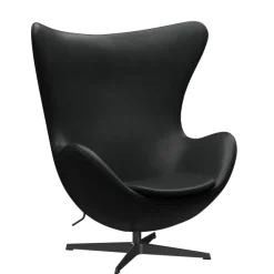 3316 Ægget loungestol, stel i sort af Arne Jacobsen