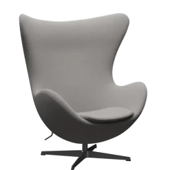 3316 Ægget loungestol, stel i sort af Arne Jacobsen