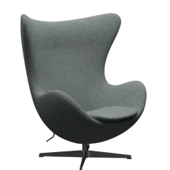 3316 Ægget loungestol, stel i sort af Arne Jacobsen