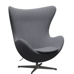 3316 Ægget loungestol, stel i warm graphite af Arne Jacobsen