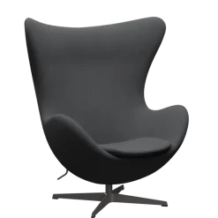 3316 Ægget loungestol, stel i warm graphite af Arne Jacobsen