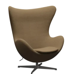 3316 Ægget loungestol, stel i warm graphite af Arne Jacobsen