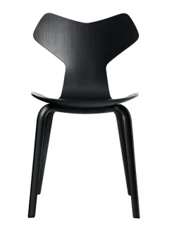 4130 Grand Prix med træben af Arne Jacobsen