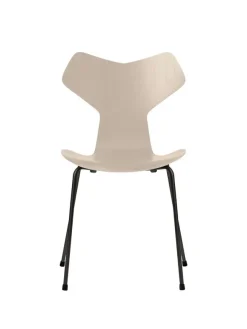 3130 Grand Prix stol i farvet ask af Arne Jacobsen