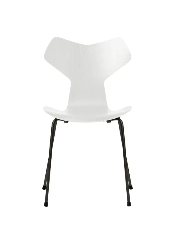 3130 Grand Prix stol i farvet ask af Arne Jacobsen