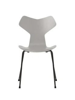 3130 Grand Prix stol i farvet ask af Arne Jacobsen