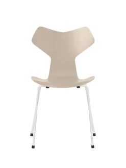 3130 Grand Prix stol i farvet ask af Arne Jacobsen