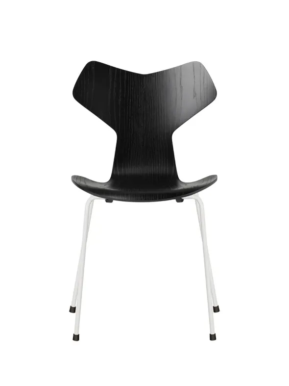 3130 Grand Prix stol i farvet ask af Arne Jacobsen