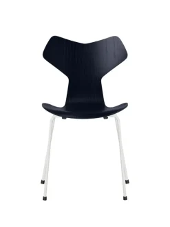 3130 Grand Prix stol i farvet ask af Arne Jacobsen