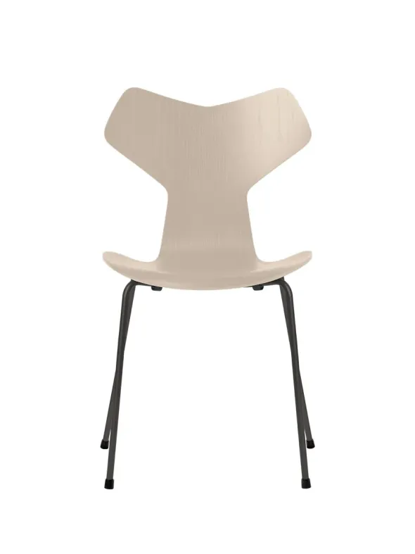 3130 Grand Prix stol i farvet ask af Arne Jacobsen