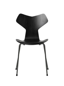 3130 Grand Prix stol i farvet ask af Arne Jacobsen
