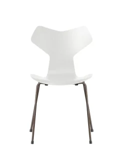 3130 Grand Prix stol i farvet ask af Arne Jacobsen