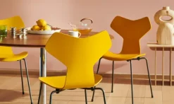 3130 Grand Prix stol lakeret af Arne Jacobsen