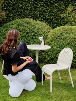 Groove udendørs cafébord fra Tom Dixon