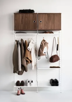 Hallway T, entréreol fra String Furniture