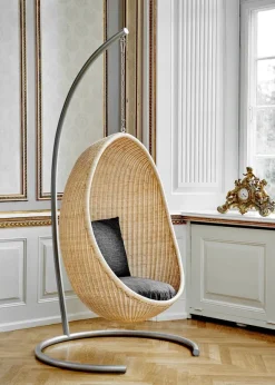 Hanging Egg inkl. stativ fra Sika-Design