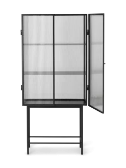 Haze vitrineskab, reeded glass fra Ferm Living