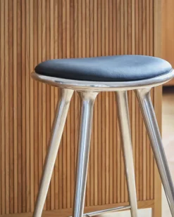 High Stool, aluminium, sort Ultra læder, 69 cm lav barstol fra Mater