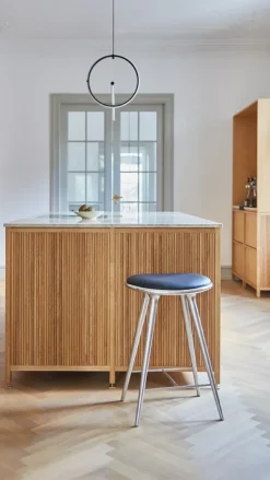 High Stool, aluminium, sort Ultra læder, 69 cm lav barstol fra Mater