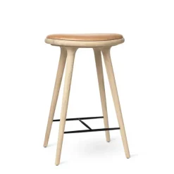 High Stool, sæbebehandlet eg, Pista Sand læder, 69 cm, lav barstol fra Mater