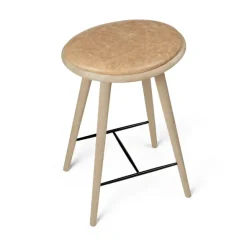 High Stool, sæbebehandlet eg, Pista Sand læder, 69 cm, lav barstol fra Mater