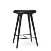 High Stool, sortbejdset eg, sort Ultra læder, 69 cm, lav barstol fra Mater
