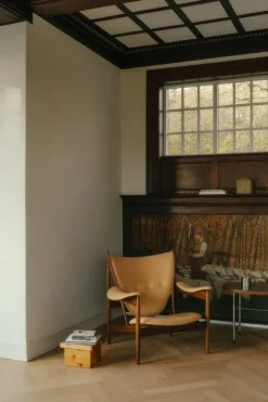 Høvdingestol, eg olie af Finn Juhl