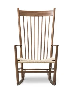 J16 Gyngestol, valnød af Hans J. Wegner