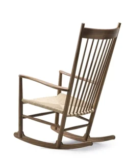 J16 Gyngestol, valnød af Hans J. Wegner