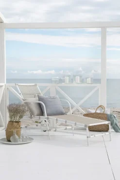 Josephine Exterior Liggestol, Dove White fra Sika-Design