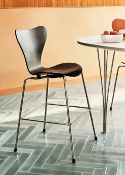 3177 Junior højstol af Arne Jacobsen