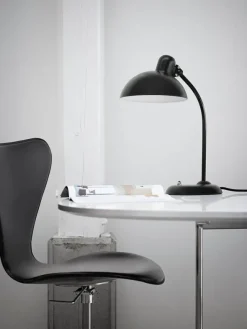 Kaiser Idell Bordlampe, kipbar fra Fritz Hansen