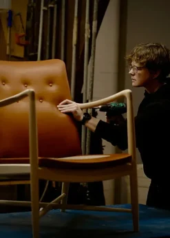 Kaminstolen, eg olie af Finn Juhl
