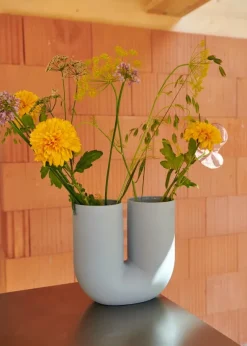 Kink Vase, light blue fra Muuto