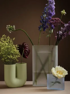 Kink Vase, light green fra Muuto