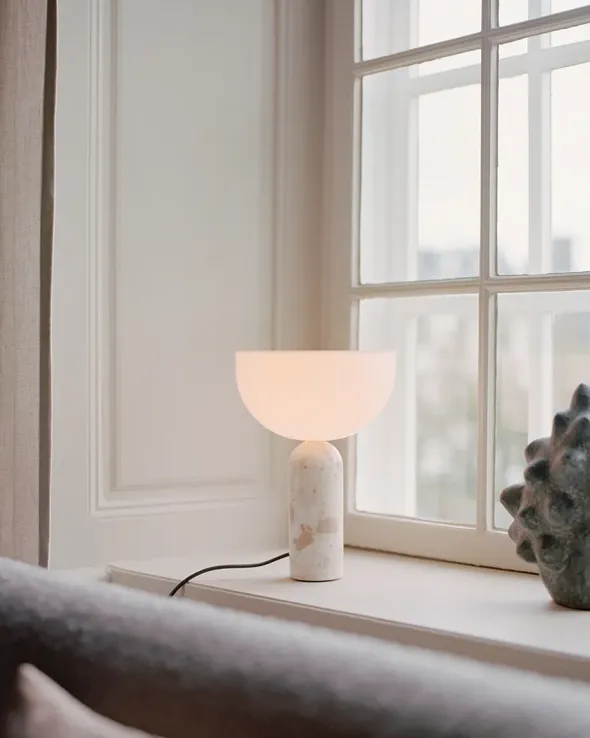 Kizu Bordlampe Small, Kunis Breccia Marble fra New Works