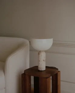 Kizu Bordlampe Small, Kunis Breccia Marble fra New Works