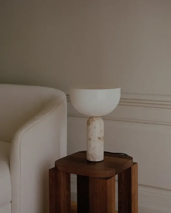 Kizu Bordlampe Small, Kunis Breccia Marble fra New Works