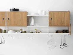 Køkkenreol, bundle M fra String Furniture