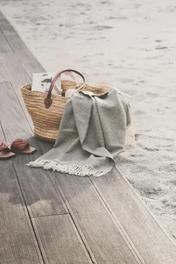 La Paz Plaid, dark grey fra Silkeborg Uldspinderi