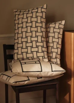 Lattice Offset Cushion pude fra Ferm Living
