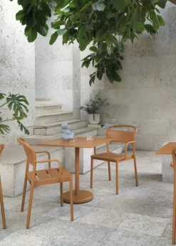 Linear Steel cafébord 70x70cm, H73 cm fra Muuto