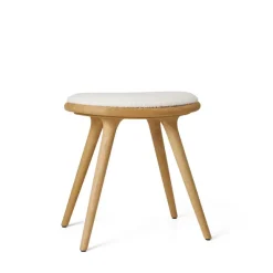 Low Stool, olieret eg, Kvadrat Baru 0200, 47 cm skammel fra Mater
